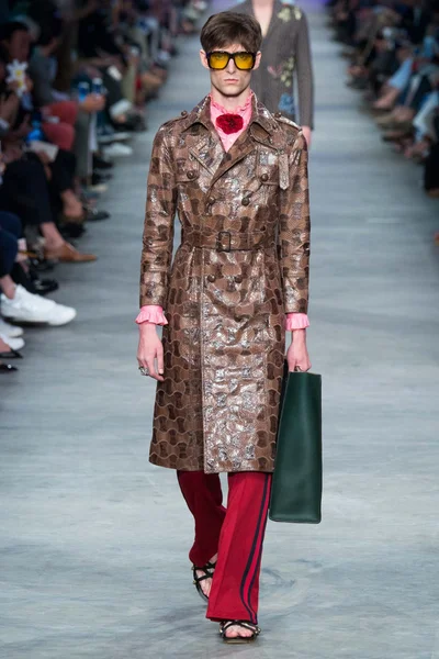 Look 23